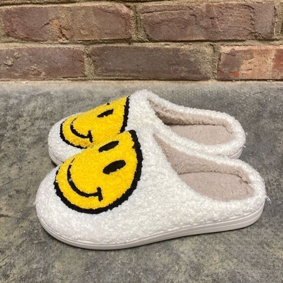 Smiling Face White & Yellow House Slippers Size 6 - Picture 5 of 7